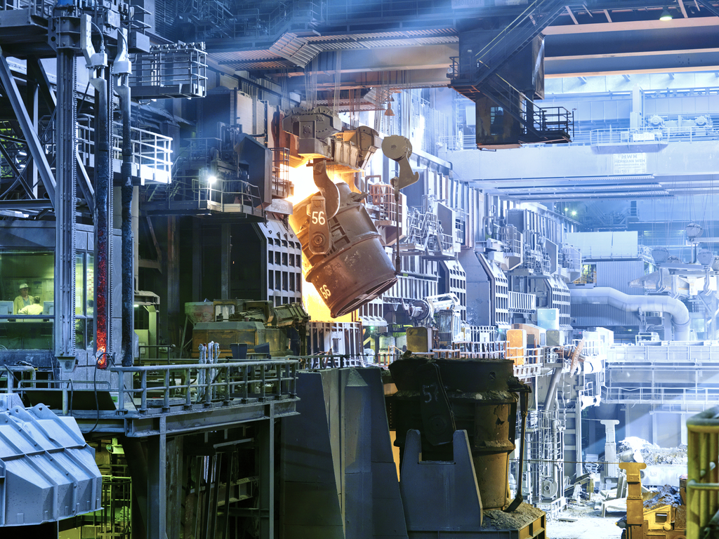 Einblick in das Stahlwerk, wo Carbon2Chem die Emissionen in wertvolle Chemikalien umwandelt.