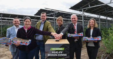 Stefan Busch von B&W Energy, Sophia und Philipp Hoberg, Wirtschaftsministerin Mona Neubaur, Stellvertretender Bürgermeister Jürgen Rühl und Dr. Katharina Schubert, NRW.Energy4Climate (v.l.n.r.)