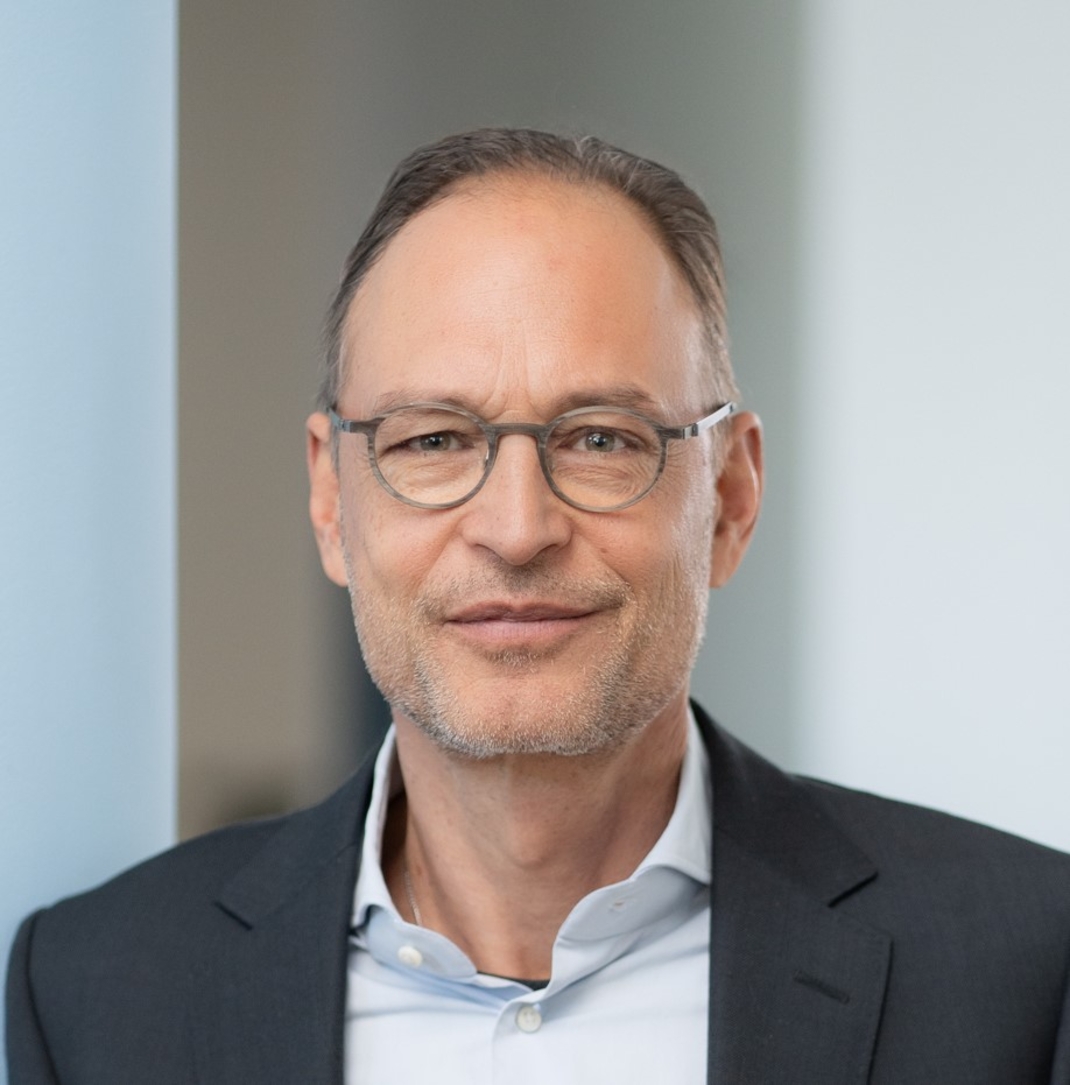 Portrait-Foto von Thilo Wachte, Geschäftsführer der Beratungs- und Planungsgesellschaft renerco plan consult GmbH und Referent für Repowering beim Bundesverband Windenergie e.V.