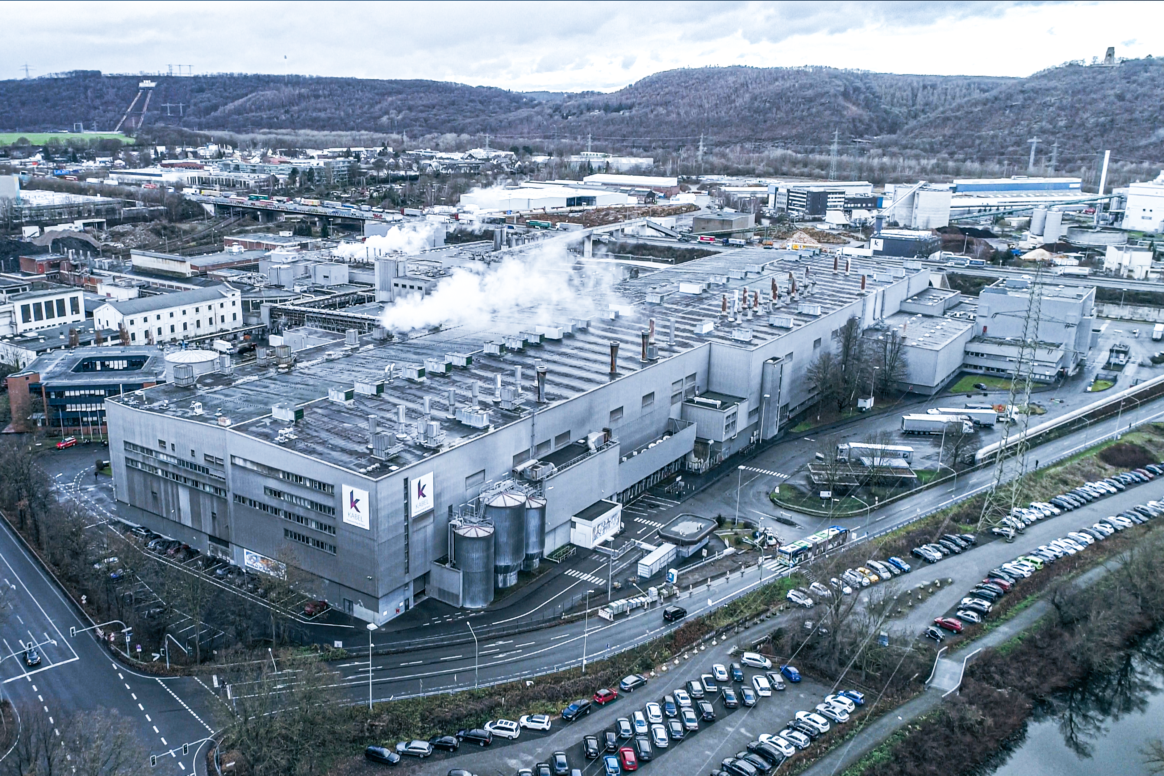 Luftaufnahme auf die Produktionsstätte von Kabel Premium Pulp & Paper in Hagen